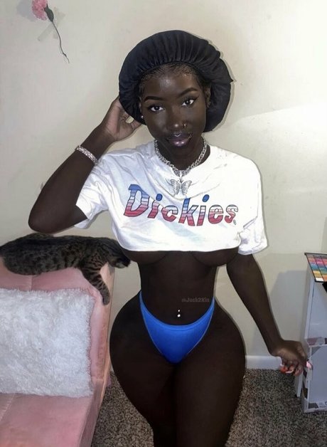 Cyn Kaine estrella del arte imagen