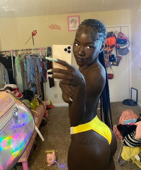 Cyn Kaine actriz xxx foto