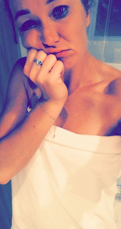 Julia Glushko actriz atractiva imágenes