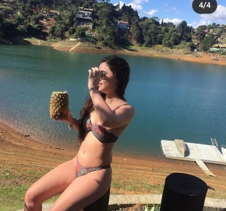 Heloisa Assis sexy star pics