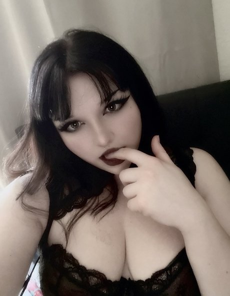 Crucifixkittie modèles nus image