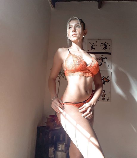 Abril Melnyk estrella hermosa archivo