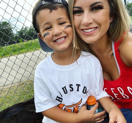 Kayla Lynne Hilton étoile de l'art galeries