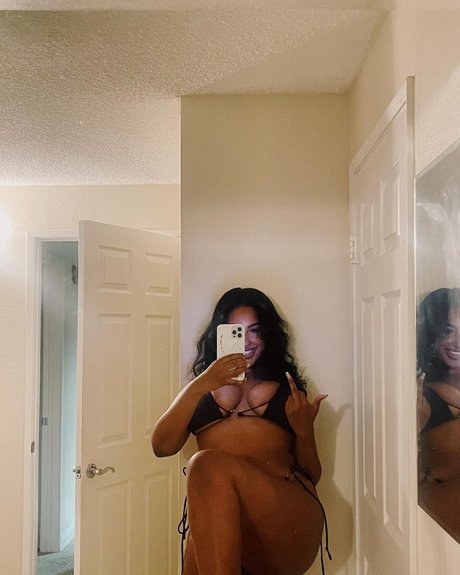 iLLi y modèle érotique galeries