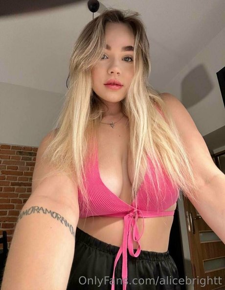 alicebrightt model hot photos