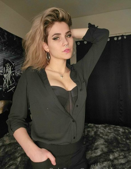 adalindgrayxo mannequin images