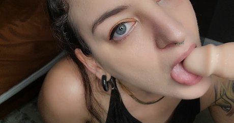 MalAfterMidnight actriz desnuda galerías