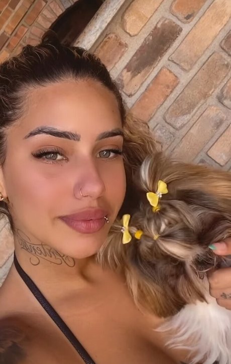 Muito Linda actriz adulta imágenes