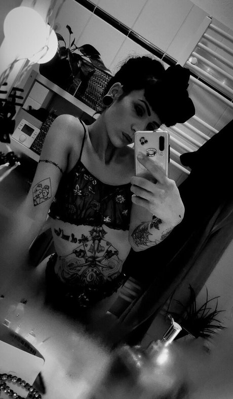 luu nighthawk actrice hd des photos