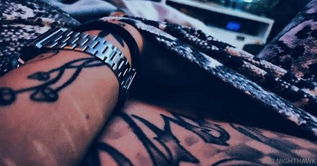 luu nighthawk modelo desnuda galerías