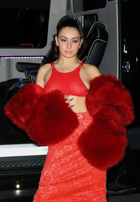 Charli XCX estrella de alta definición fotos