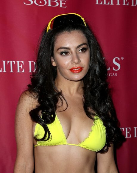 rubia amateur onlyfans bonito exclusivo archivo