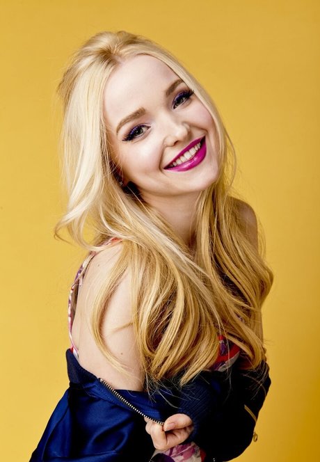 Dove Cameron actrice adulte collection