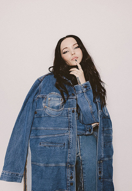 Dove Cameron étoile adulte photos