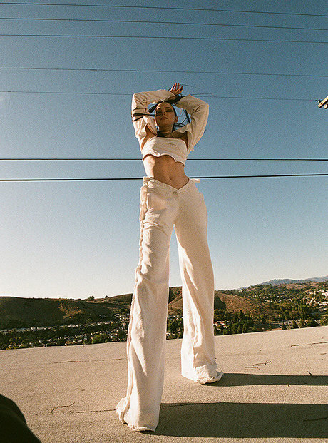 Dove Cameron modelo adulto galerías