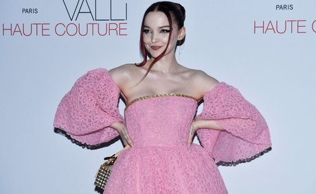 Dove Cameron modelo atractivo fotos