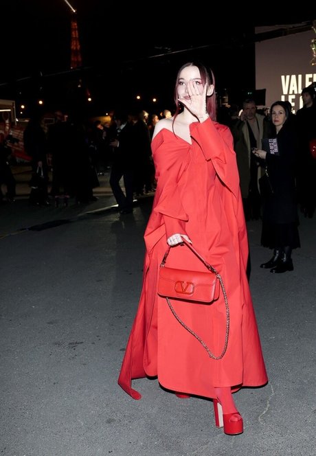 Dove Cameron meilleure star du porno photo