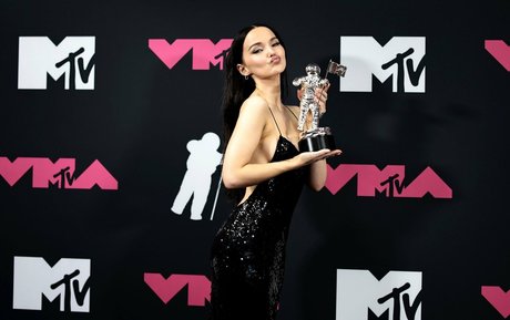 Dove Cameron étoile xxx images