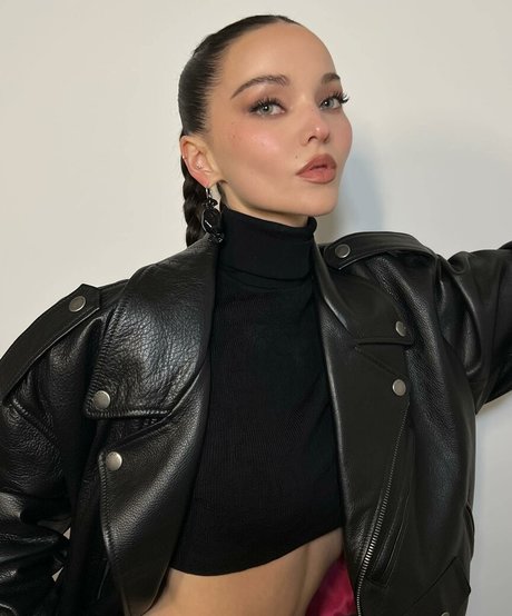 Dove Cameron estrella porno gratis imagen