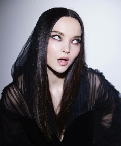 Dove Cameron estrella porno bonita galerías