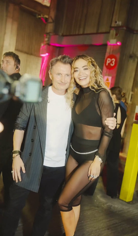 Rita Ora étoile chaude galerie