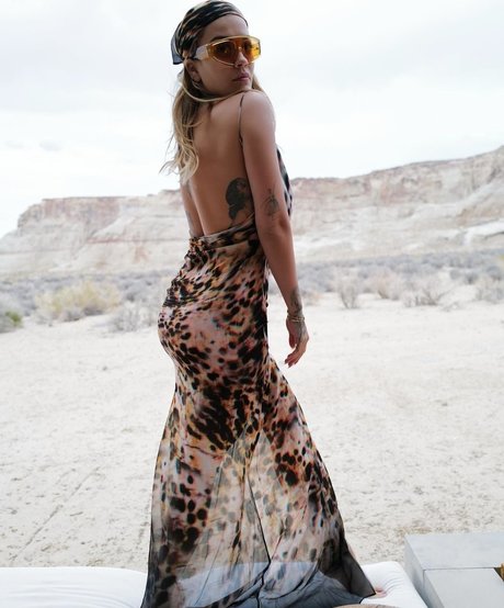 Rita Ora modelo sexual imágenes
