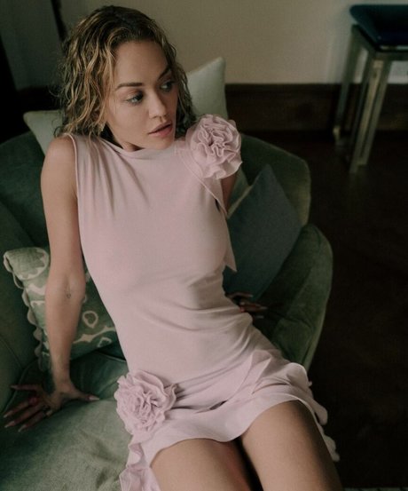 Rita Ora star du porno de haute qualité galeries