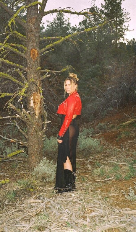 Mackenzie Ziegler estrella caliente foto