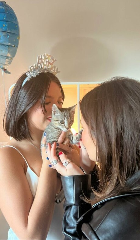 Mackenzie Ziegler star du porno parfaite archive