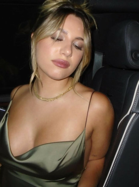 jolie fille OnlyFans érotique chaud photos