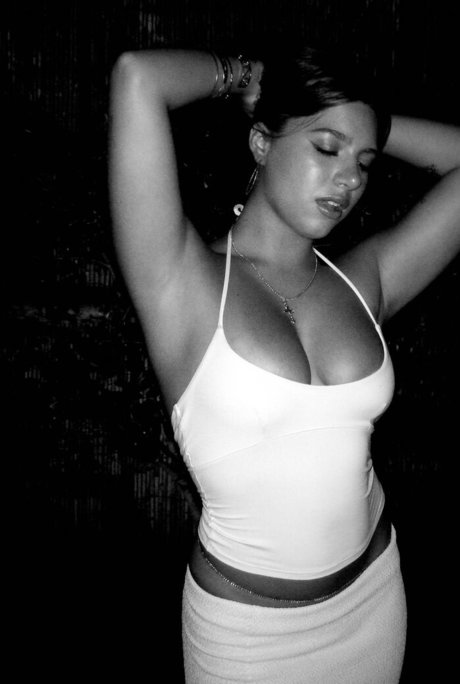 Mackenzie Ziegler nudes model pictures