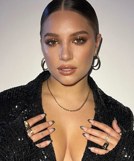 Mackenzie Ziegler star du porno images