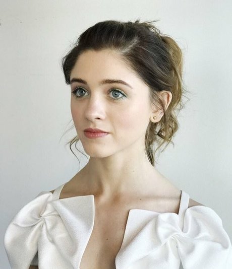 Natalia Dyer modelo adulto fotos