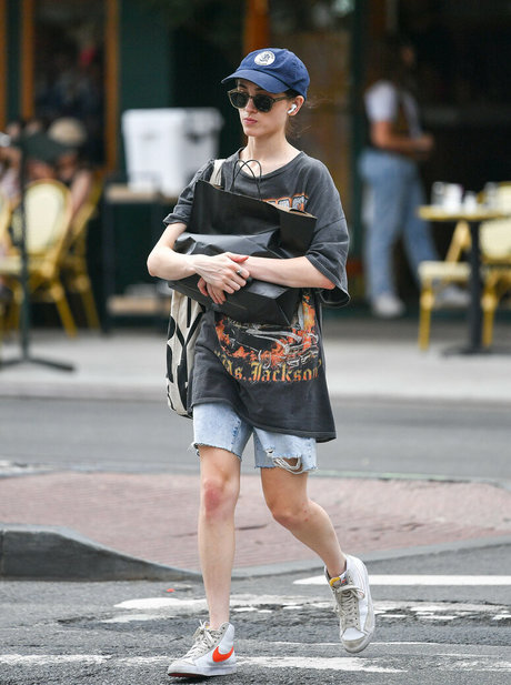 Natalia Dyer modelo agradable archivo