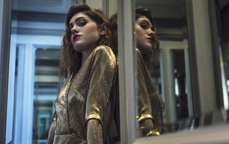 Natalia Dyer modelo perfecto foto