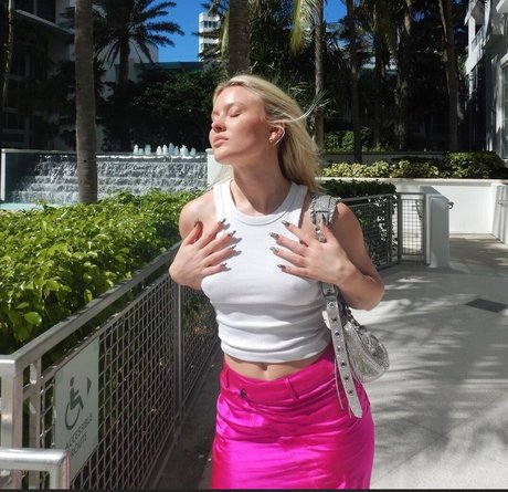 Zara Larsson estrella porno en alta definición fotos