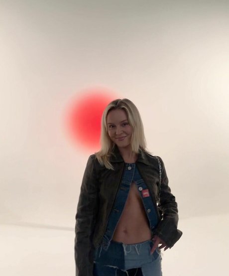 Zara Larsson art de star du porno galerie