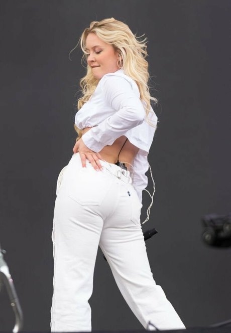 Zara Larsson modelo hermosa foto