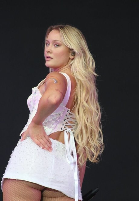 Zara Larsson sexo modelo archivo