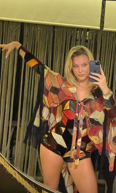 Zara Larsson étoile érotique img