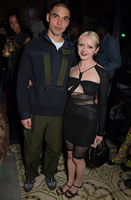 Maisie Williams estrella adulta imágenes