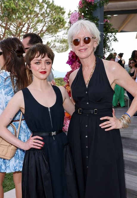 Maisie Williams star du porno hd archive