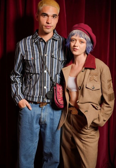 Maisie Williams jolie star du porno galeries