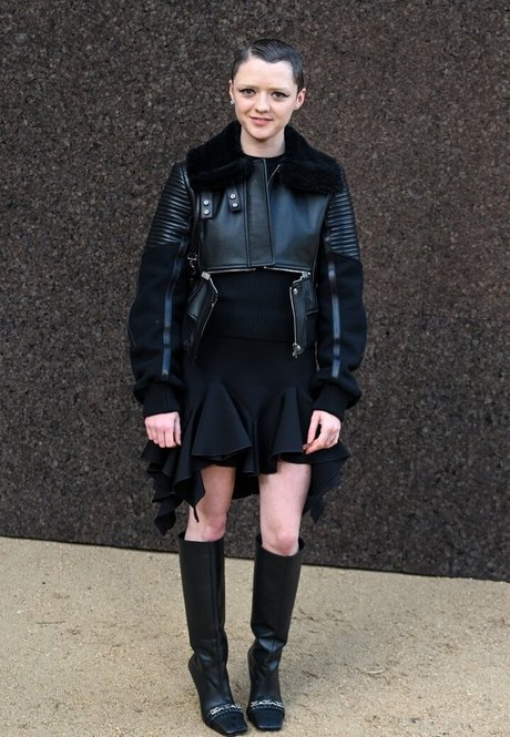 Maisie Williams nus star du porno galeries