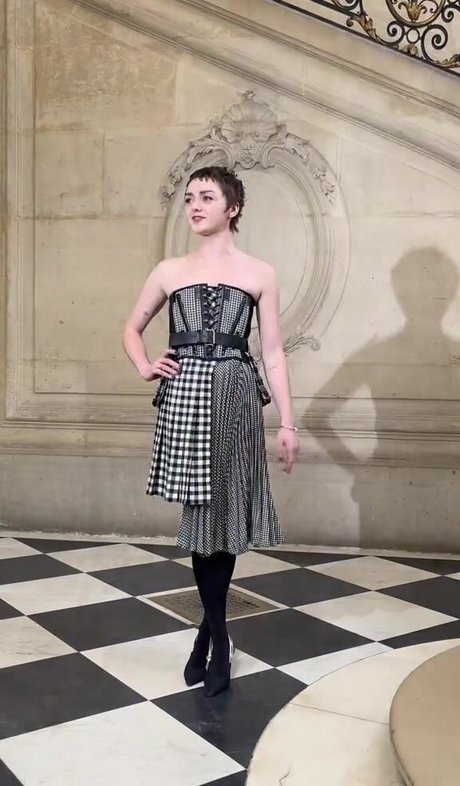 Maisie Williams modelo porno imágenes