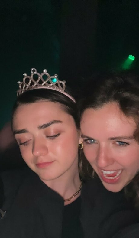 Maisie Williams modèle de sexe img