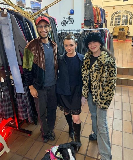 Maisie Williams star du porno nue photos