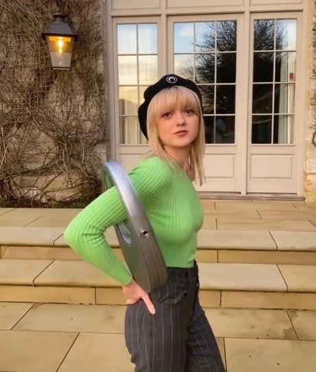 Maisie Williams modèle photos