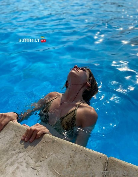 tessie v modelo de alta calidad galerías