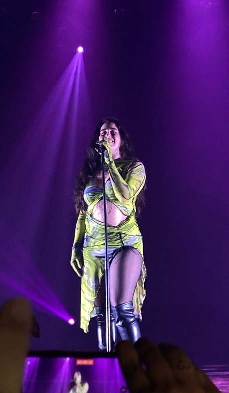Lauren Jauregui actriz de desnudos imágenes